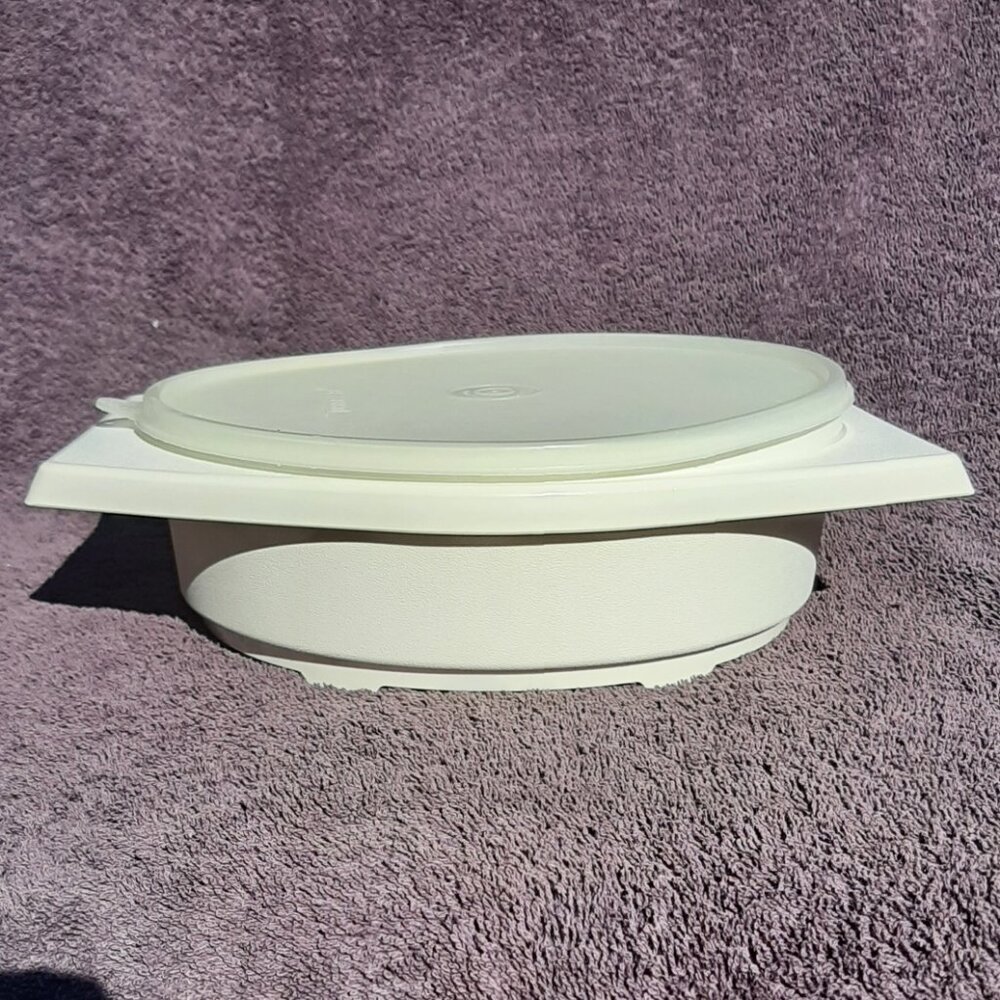 Vtg Tupperware Almond Tortilla Pita Bread Keeper